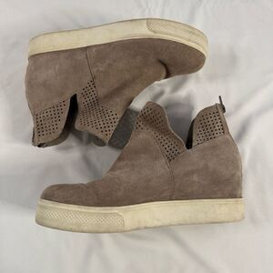 Steve Madden Winni Heeled High Top Shoe Size 8.5 Suede Grey Casual Minimalist